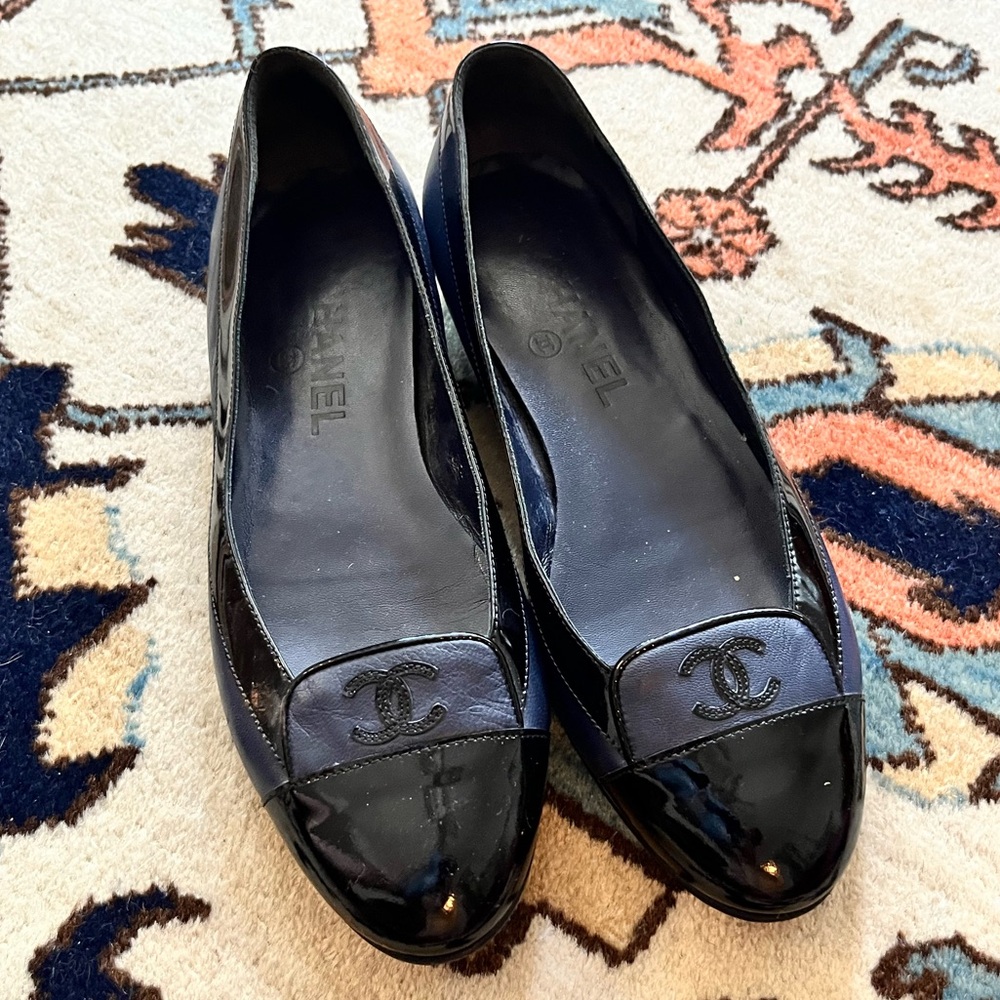 CHANEL Navy Blue and Black Ballet Flats